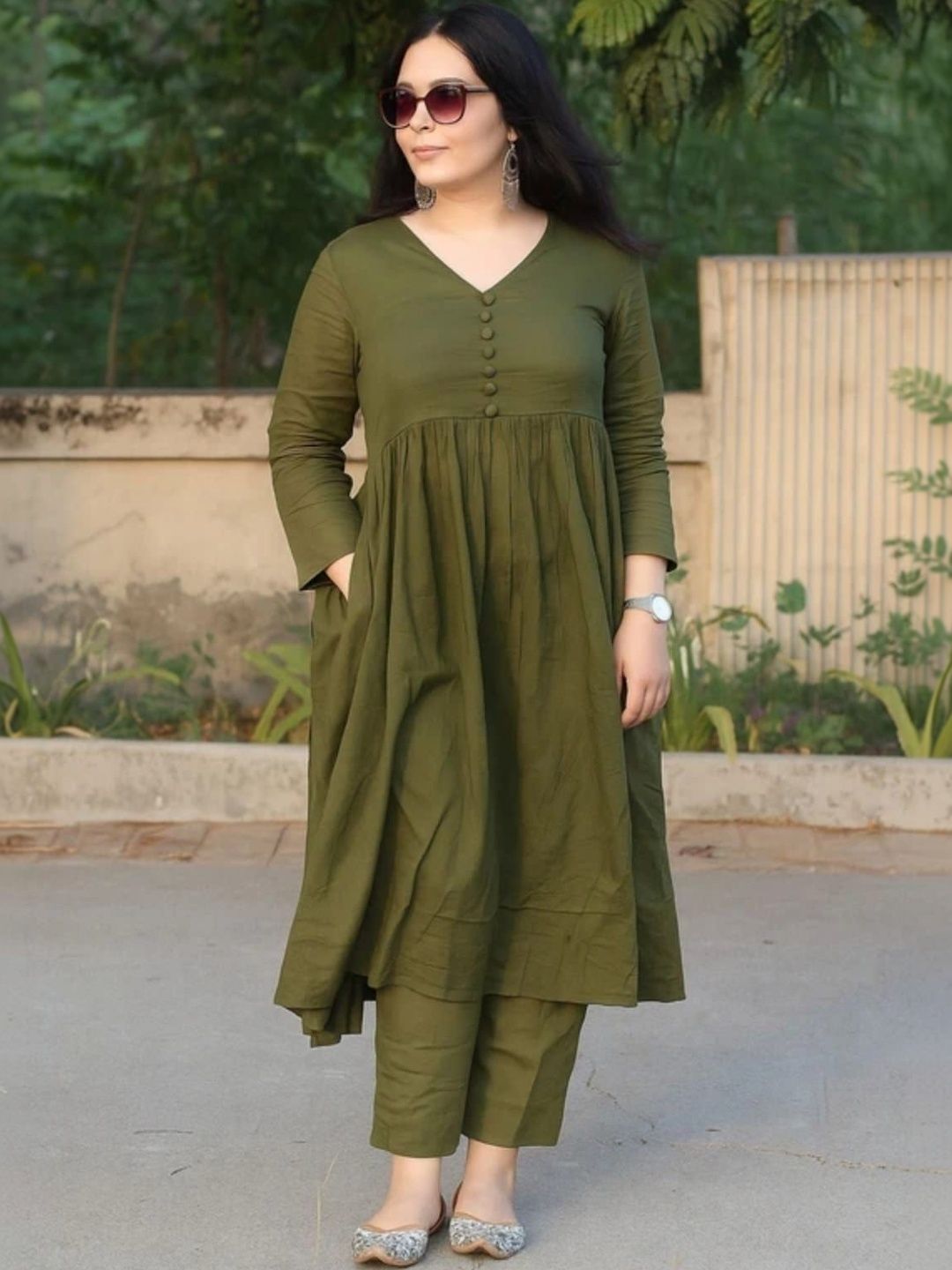 Veshviti Women Regular Kurta with Trousers