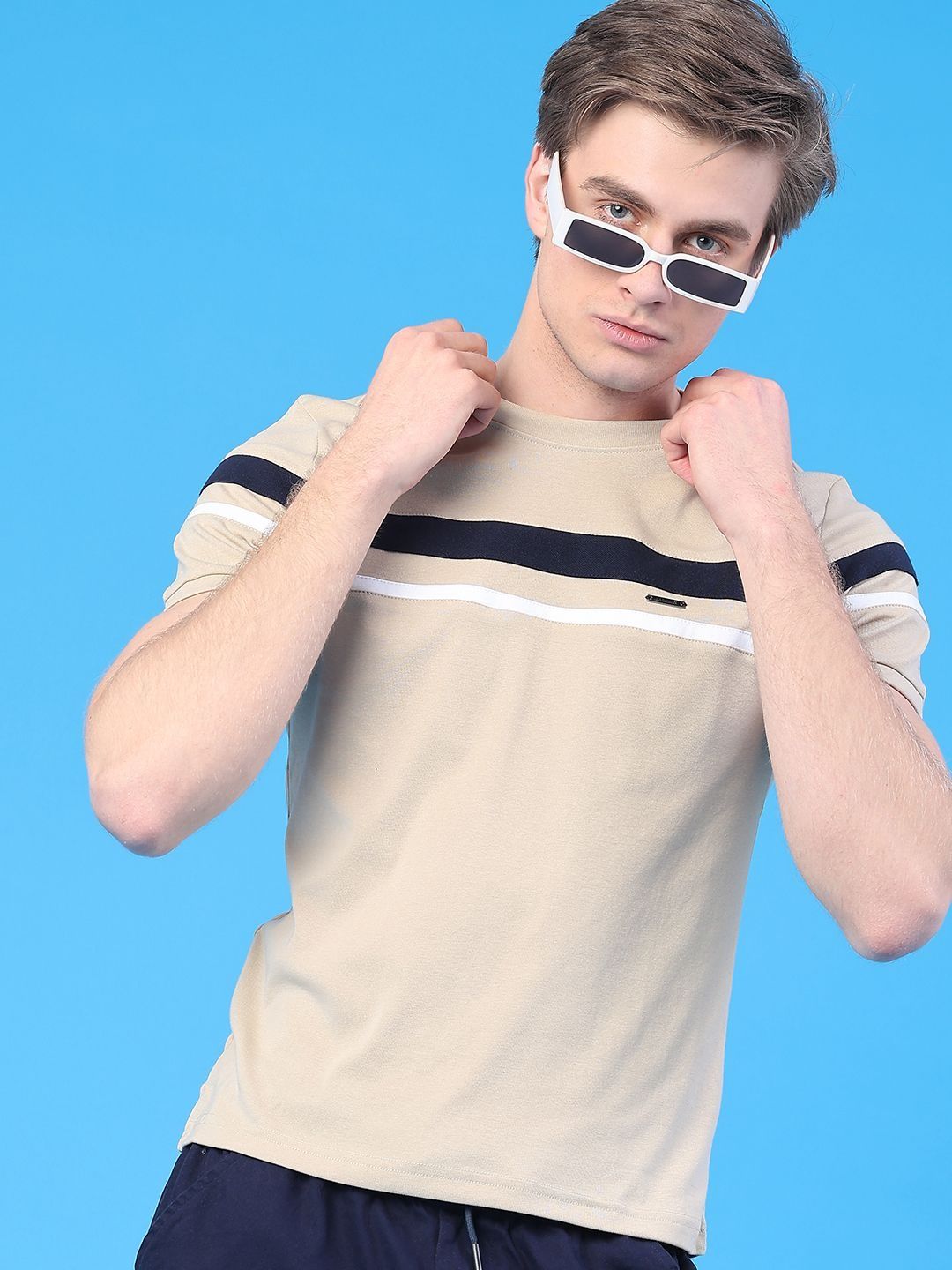 V-Mart Men Colourblocked Slim Fit T-shirt
