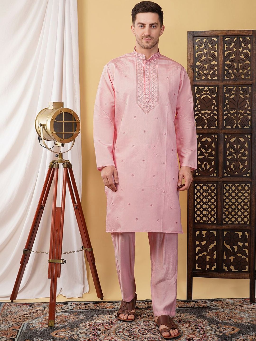 HERE&NOW Men Geometric Embroidered Thread Work Kurta