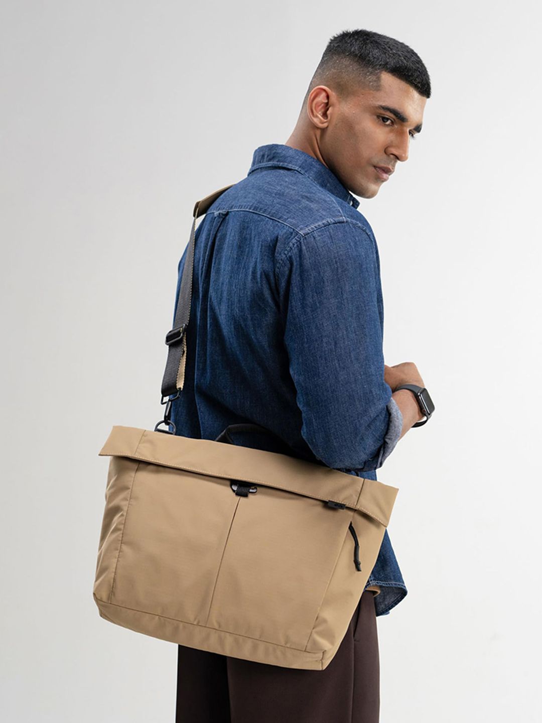 Shopper Tote Bag DailyObjects Pivot Messenger Bag - Sand