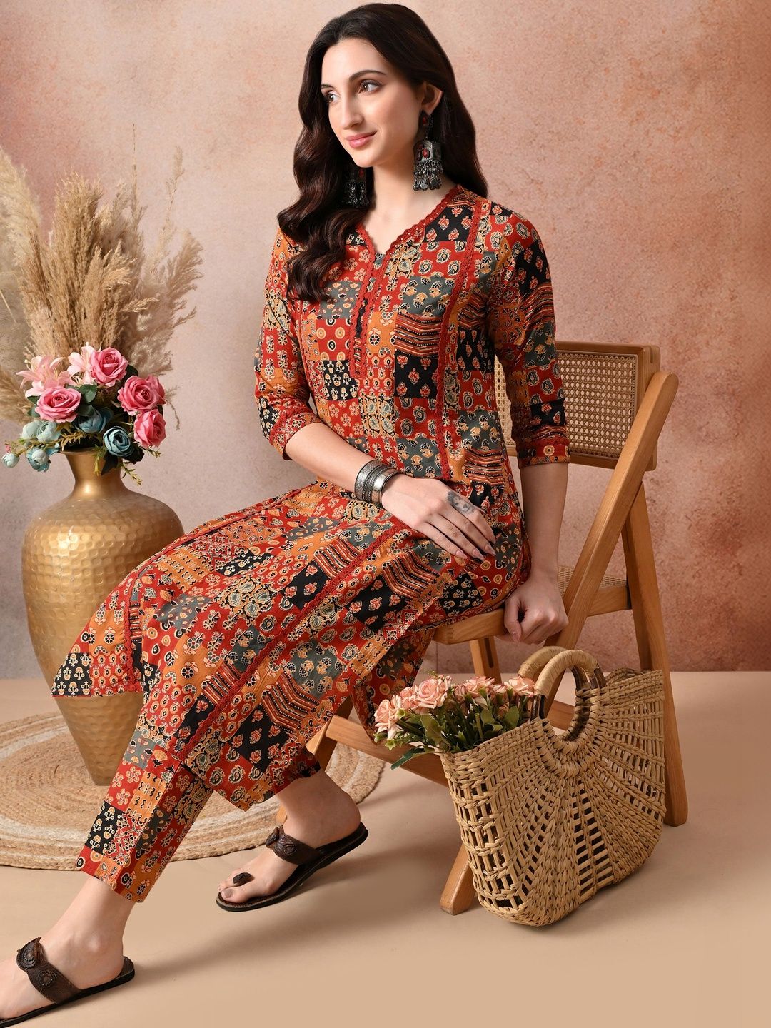 DEEPYOG APPAREL Women Ethnic Motifs Printed Regular Kurta with Trousers