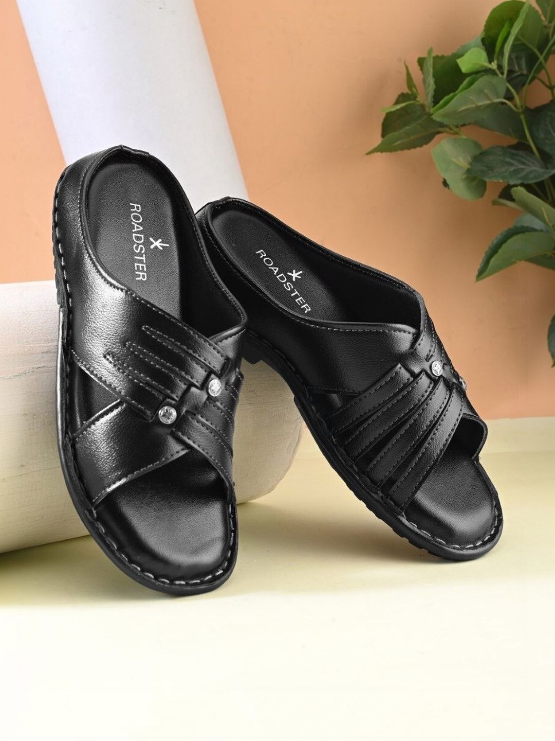 The Roadster Lifestyle Co Men Round Toe Comfort Sandals