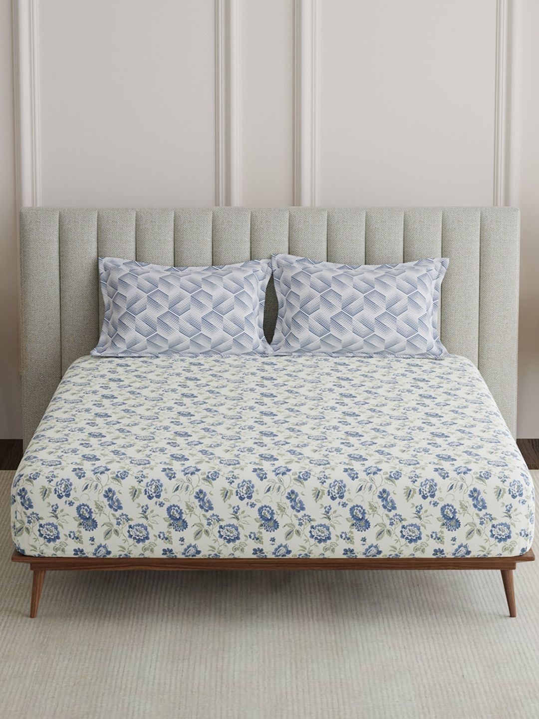 Boutique Living India Boutique Living India White Floral 152 TC Bedsheet with 2 Pillow Covers