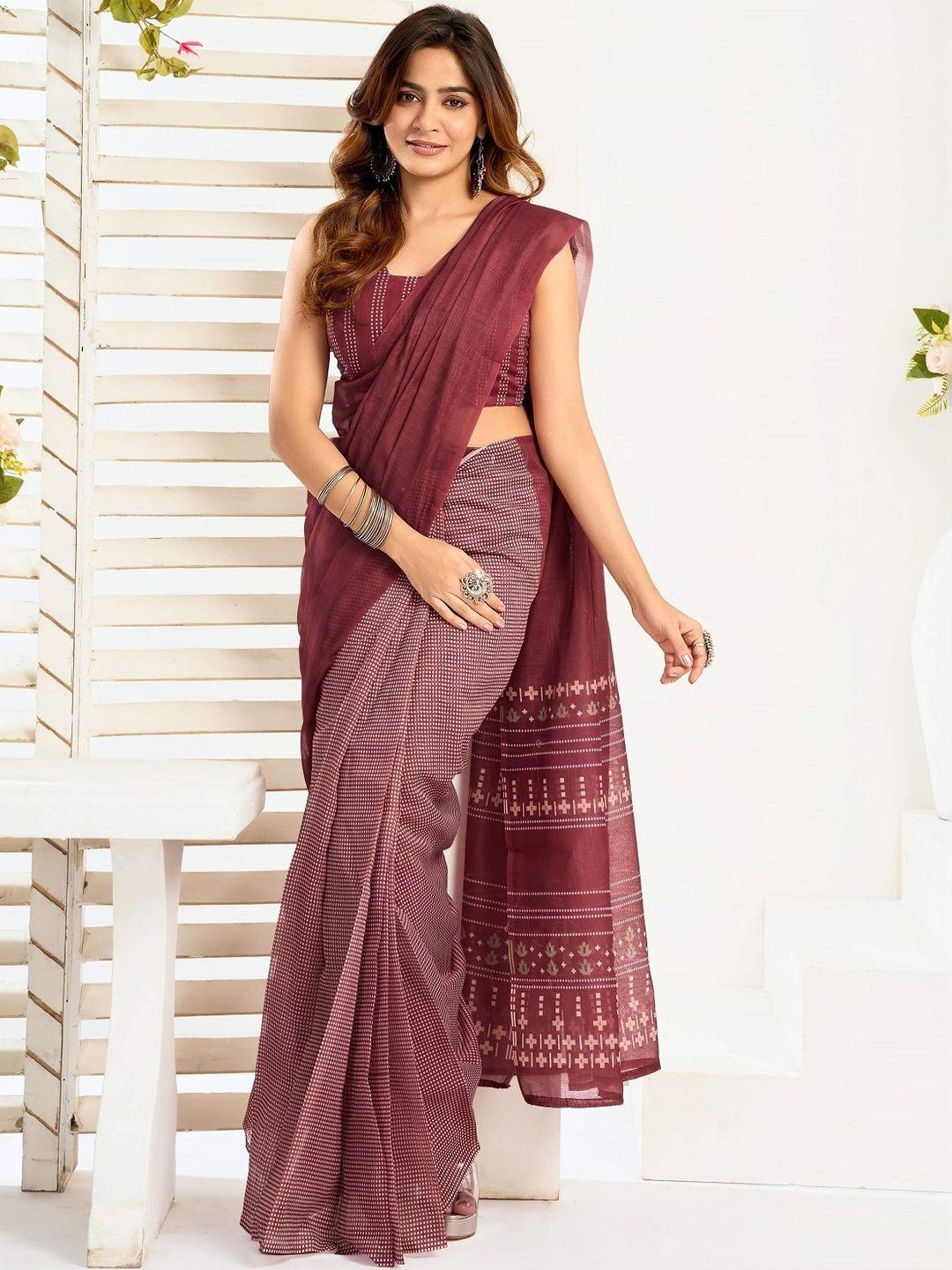 COTTON DUNIYA Woven Design Linen Blend Saree