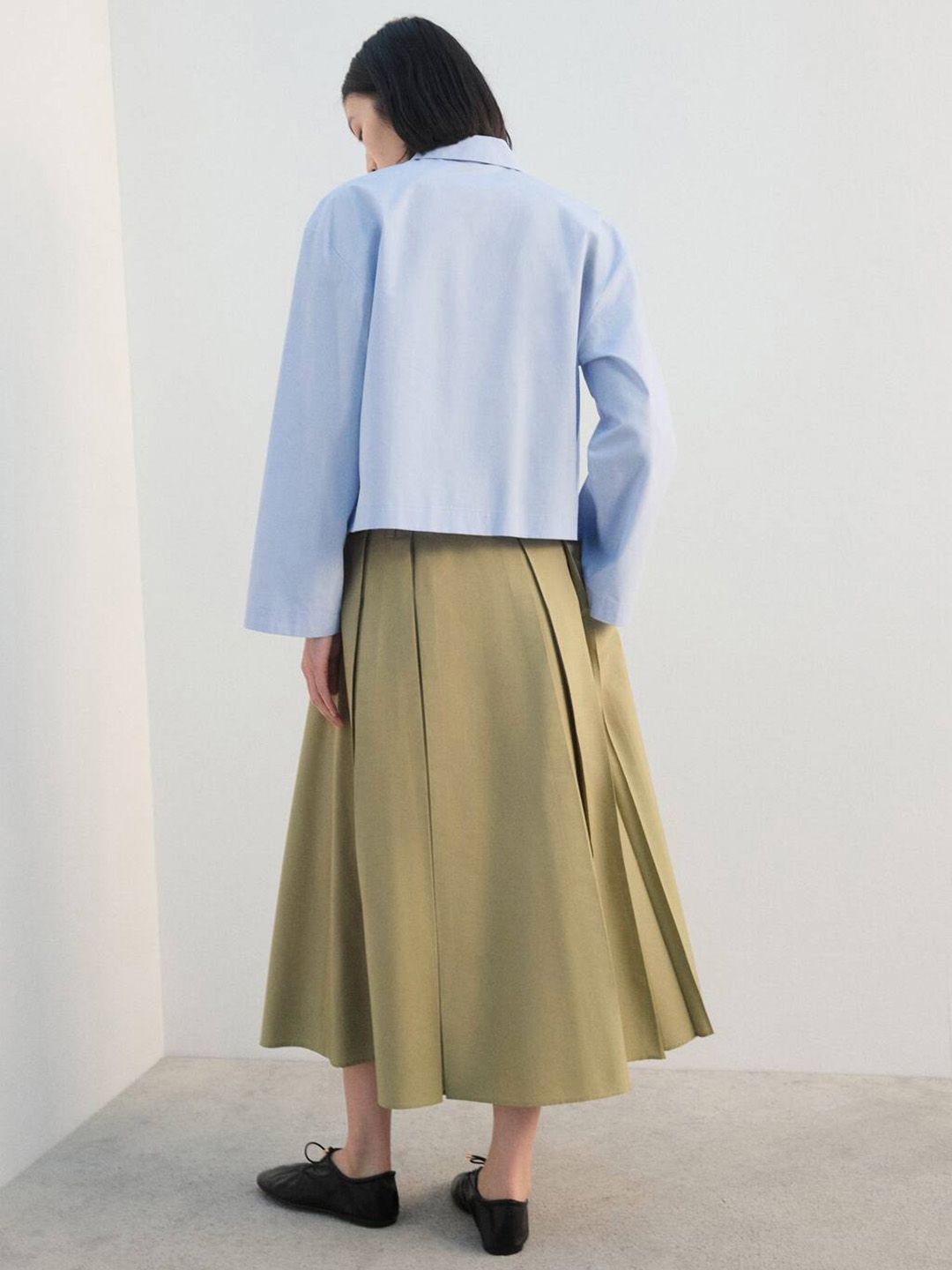 High-Rise Pleated Midi Skirt with a Buckle Detail