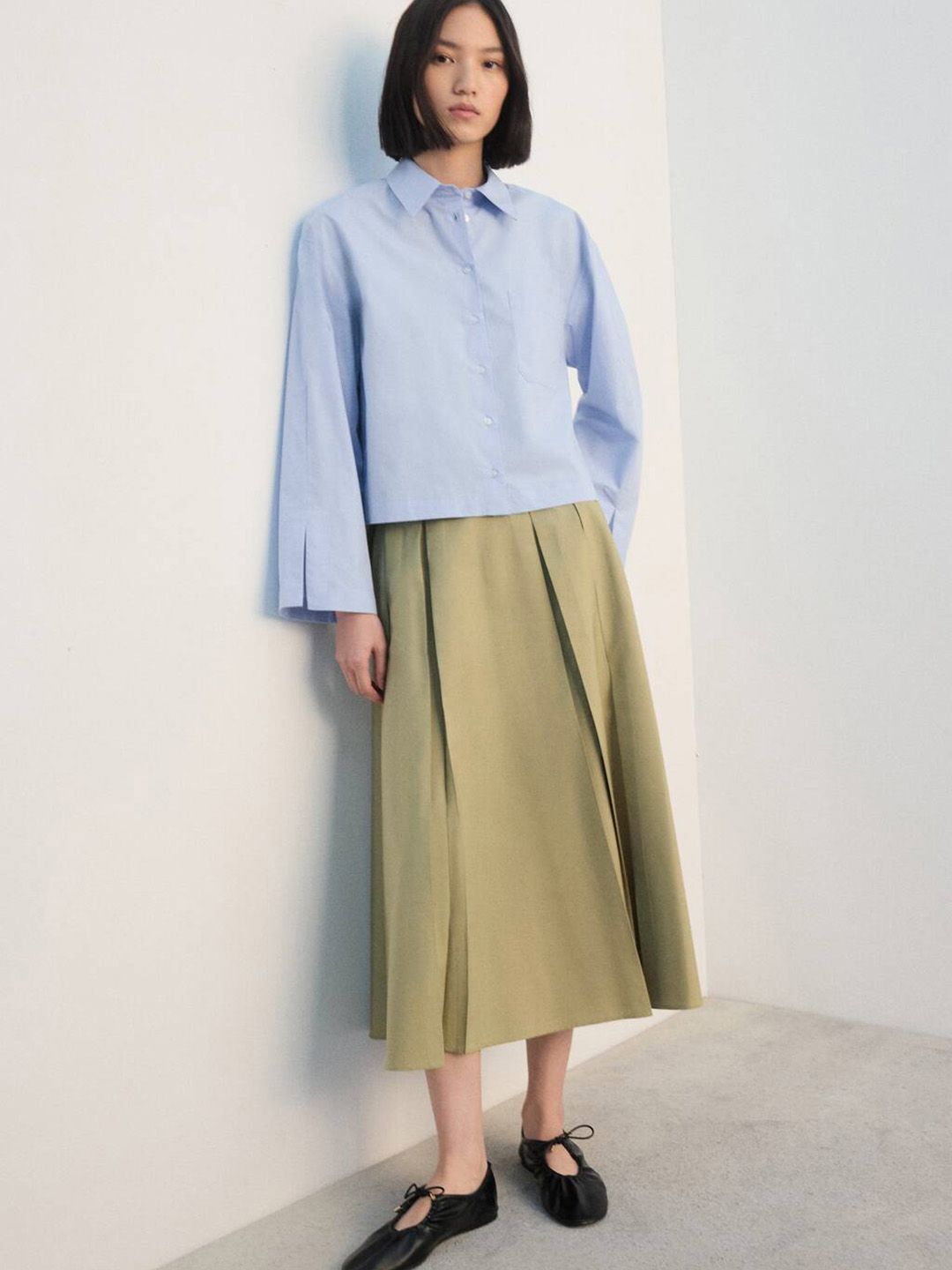 High-Rise Pleated Midi Skirt with a Buckle Detail