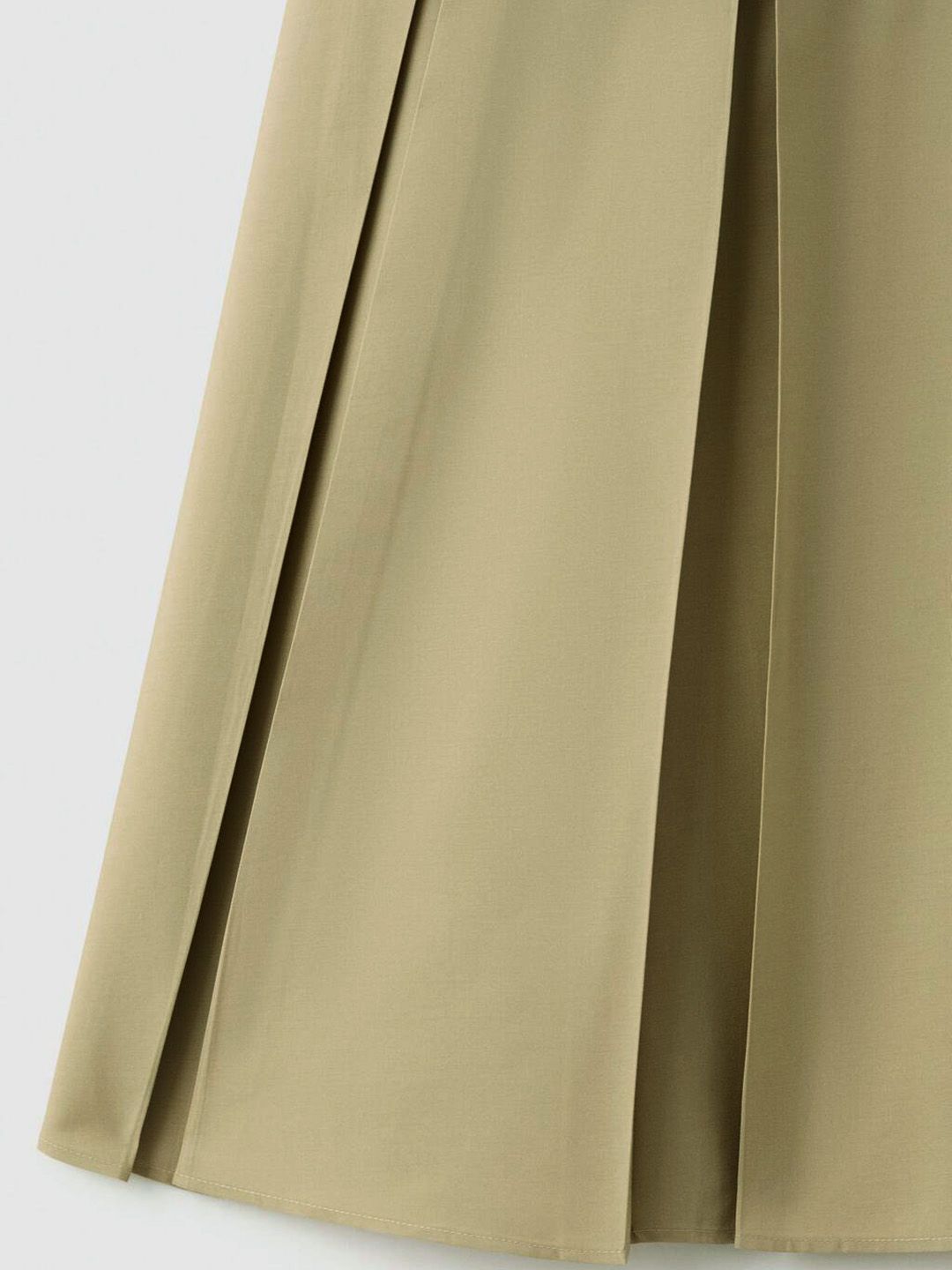 High-Rise Pleated Midi Skirt with a Buckle Detail