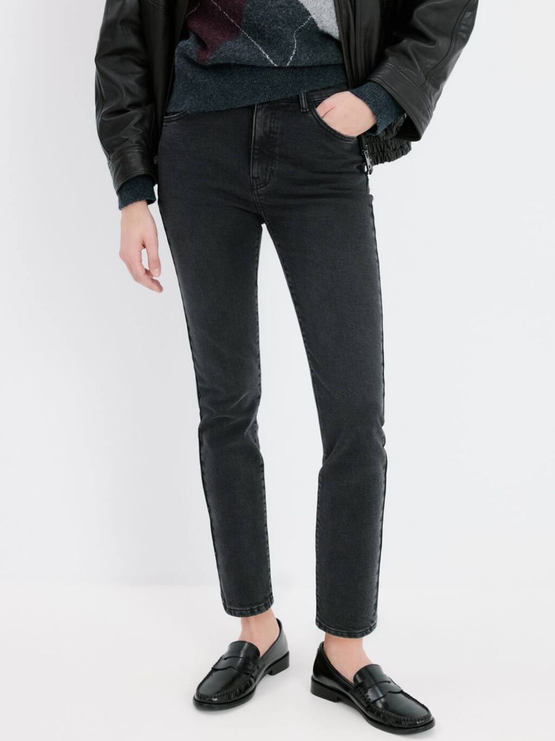 Slim Fit Mid-Rise Stretchable Jeans