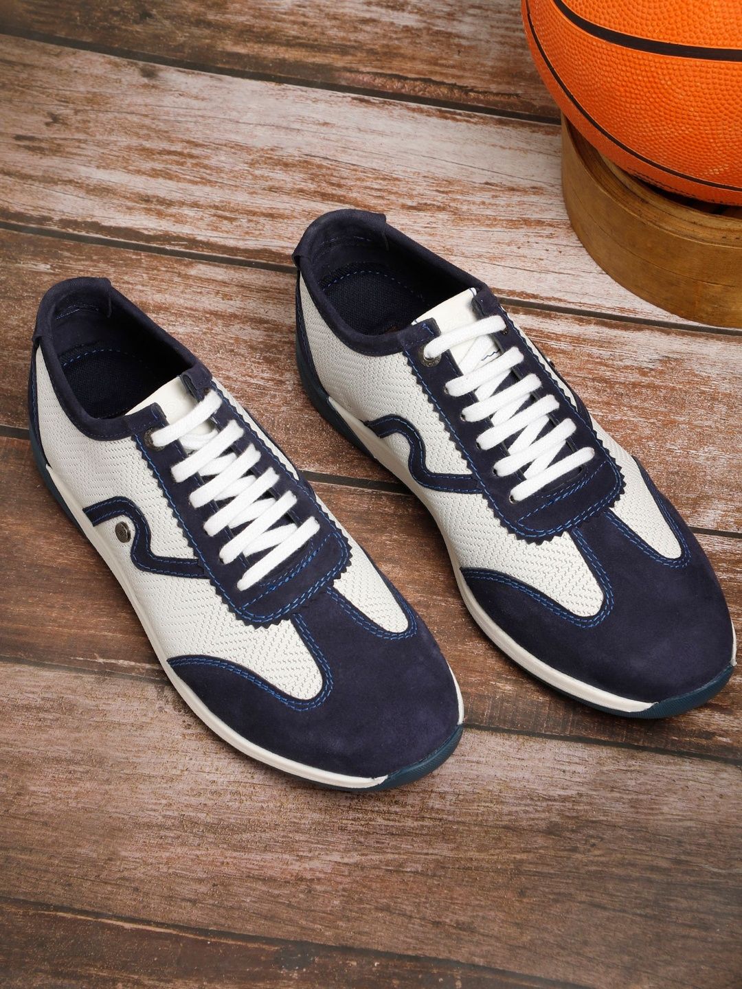 EZOK Men Colourblocked Leather Sneakers