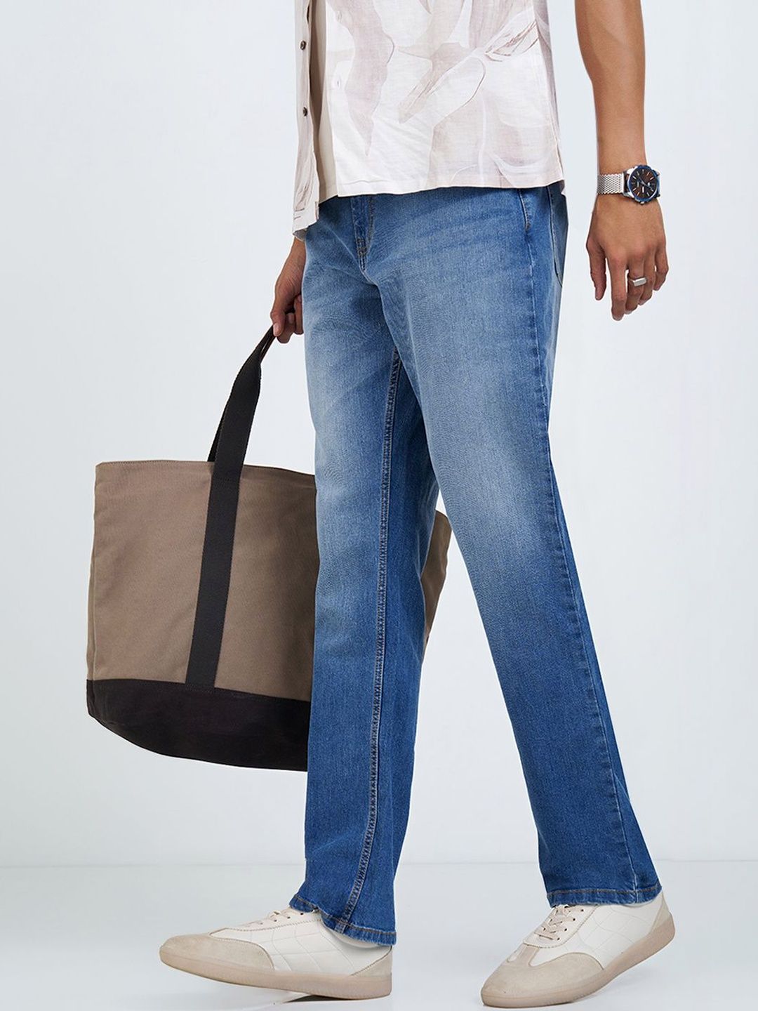 Peregrine by Pantaloons Men Relaxed Fit Mid-Rise Light Fade Jeans