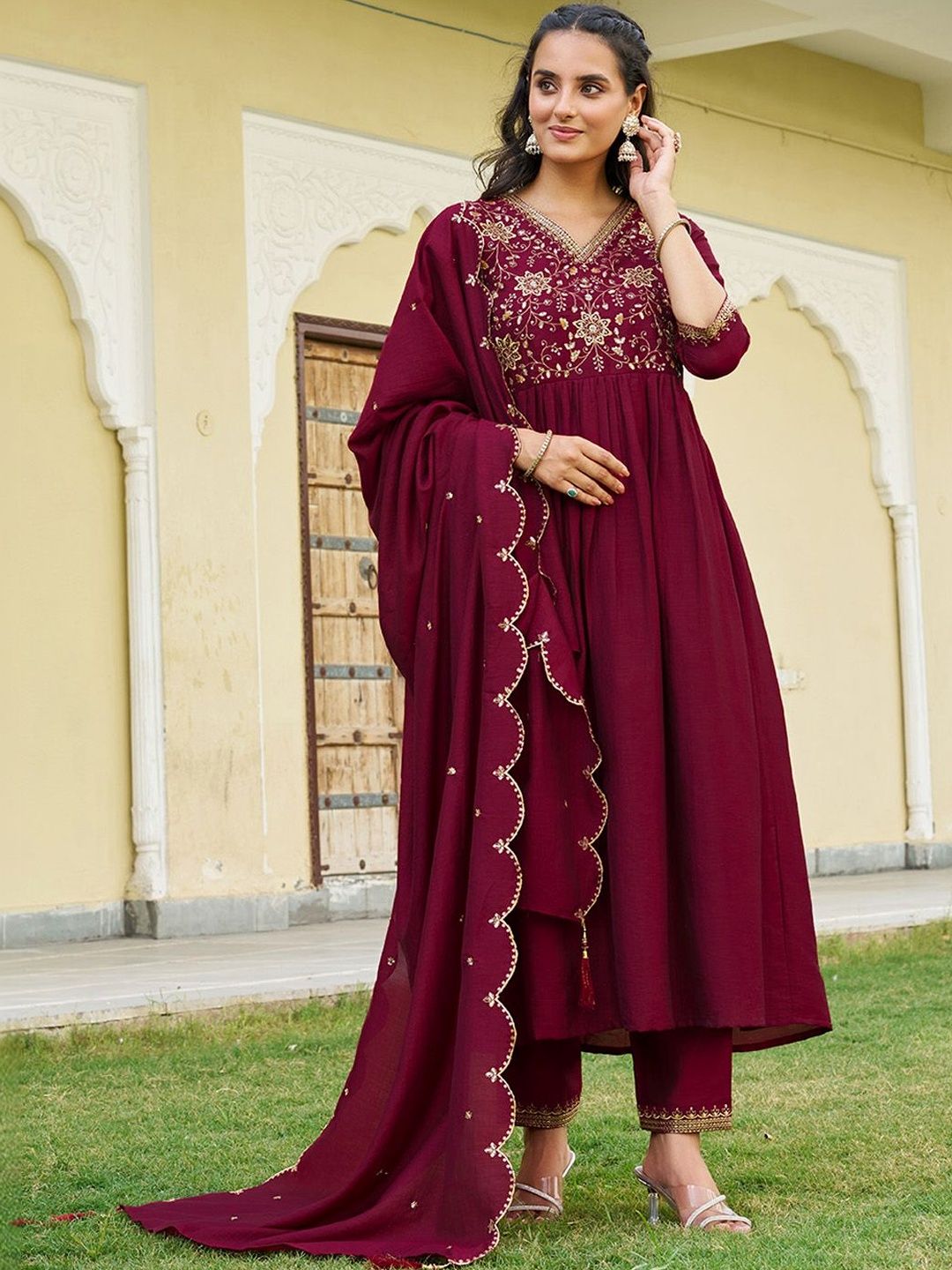 Berrylicious Berrylicious Women Ethnic Motifs Embroidered Empire Thread Work Kurta with Trousers & With Dupatta