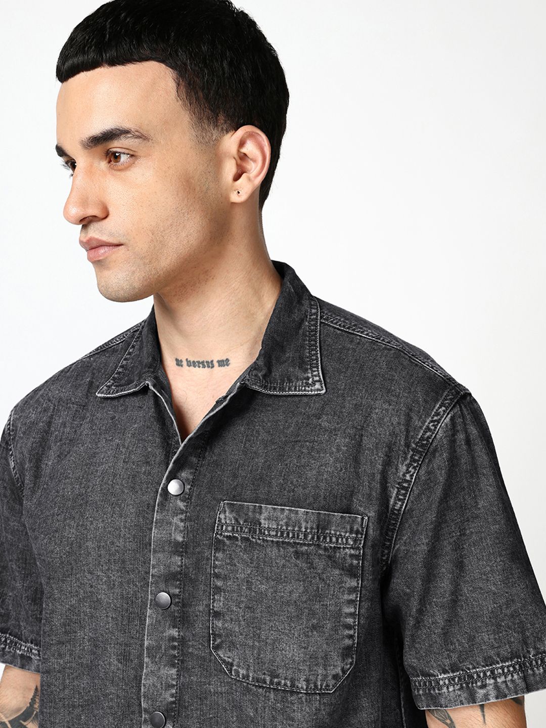 Buy Bewakoof Men's Black Typography Oversized Acid Wash Denim
