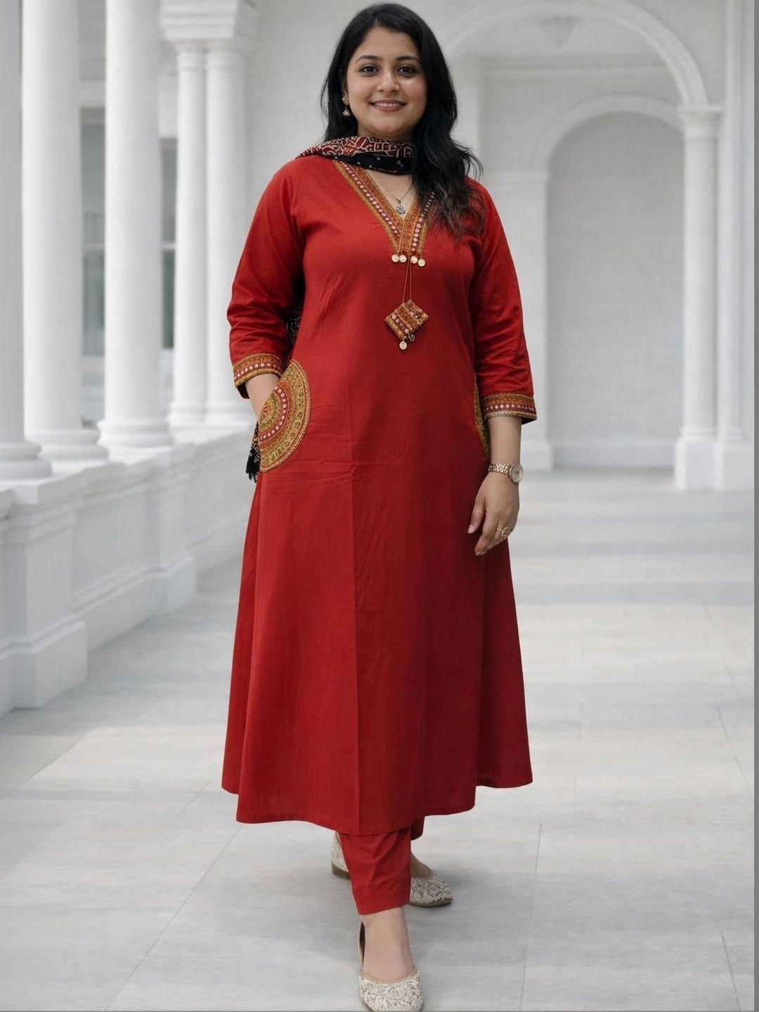 Aaradhiya Creation Women Ethnic Motifs Embroidered Regular Thread Work Kurta with Trousers & With Dupatta