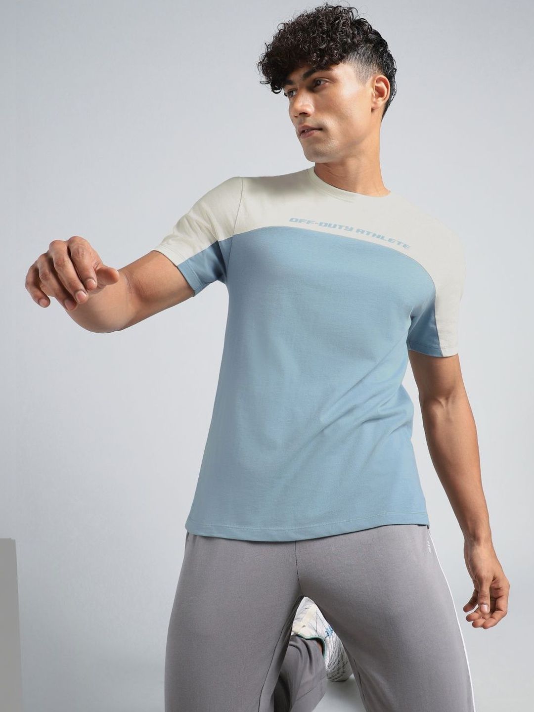 CULT Men's Blue Offbeat Colorblock T-shirt