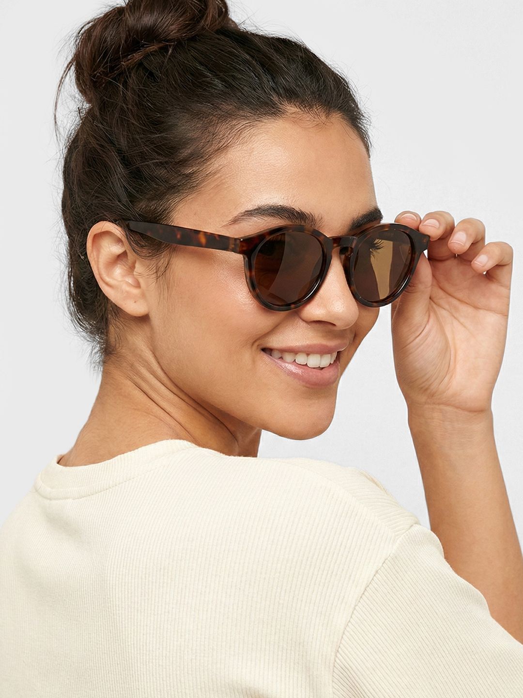 Round Sunglasses - 27922892