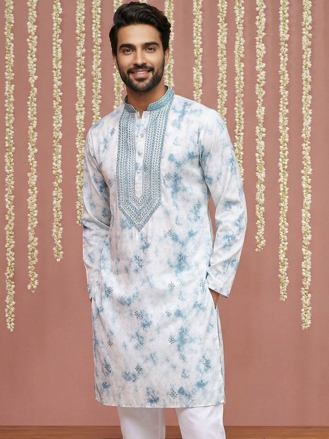 Jompers Men Geometric Embroidered Sequinned Kurta