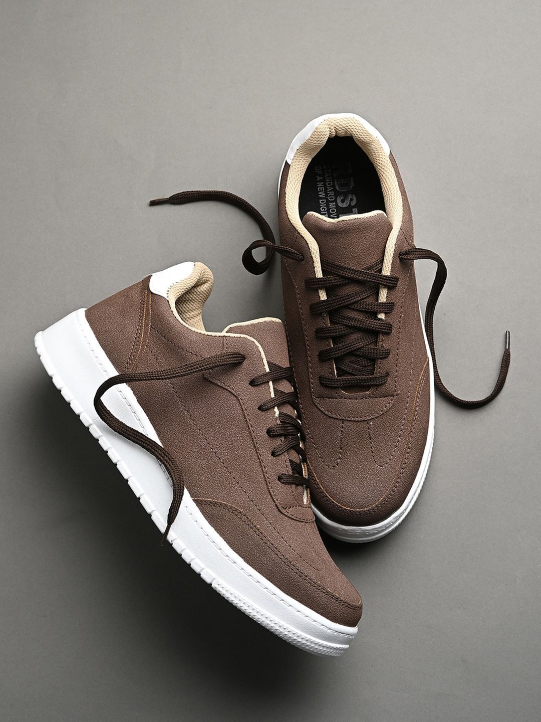 The Roadster Lifestyle Co Men Round Toe Lightweight Lace-Ups Sneakers