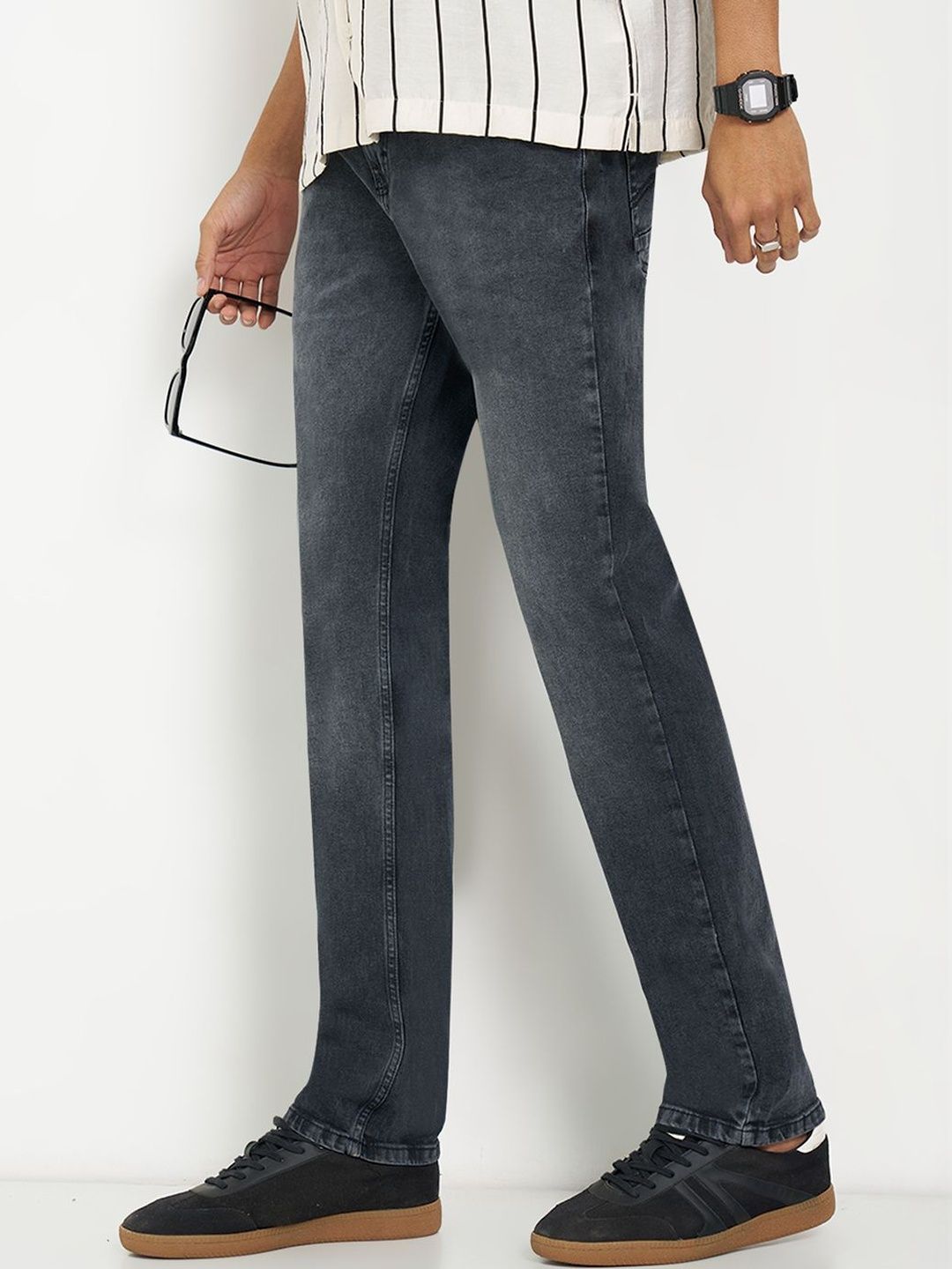 SF JEANS by Pantaloons Men Relaxed Fit Mid-Rise Light Fade Jeans