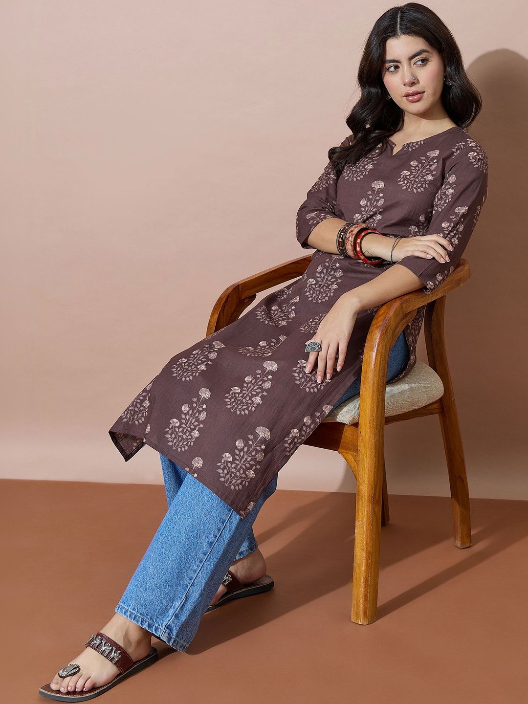 Varanga Women Floral Printed Gotta Patti Kurta
