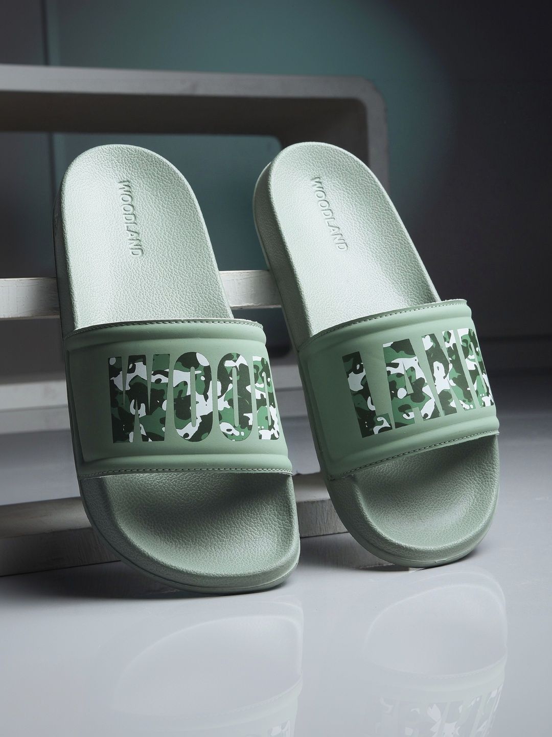 Woodland Men Printed Sliders