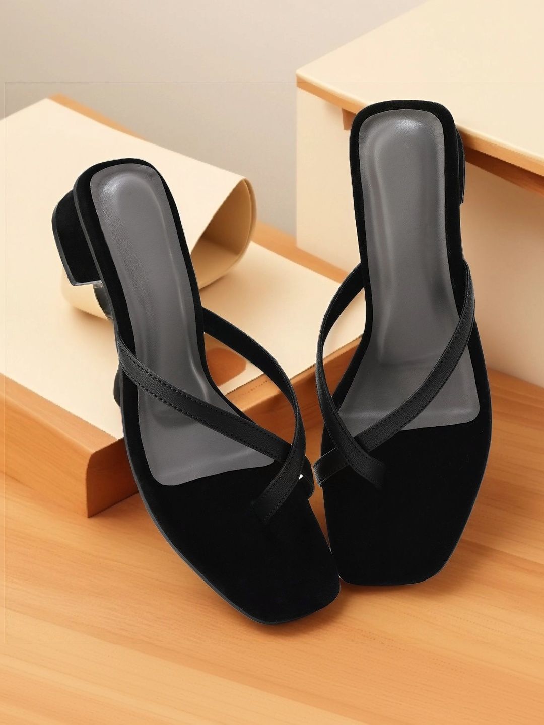 FIFTHTOE FIFTHTOE Suede Block Sandals