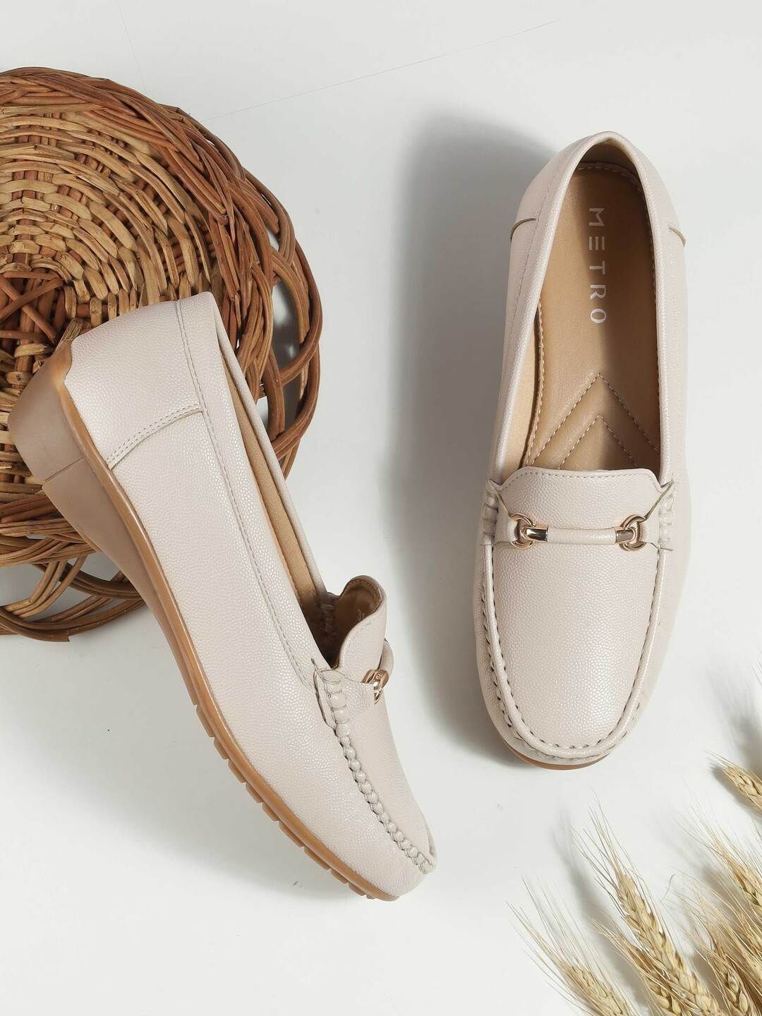 Metro Metro Women Textured Loafers