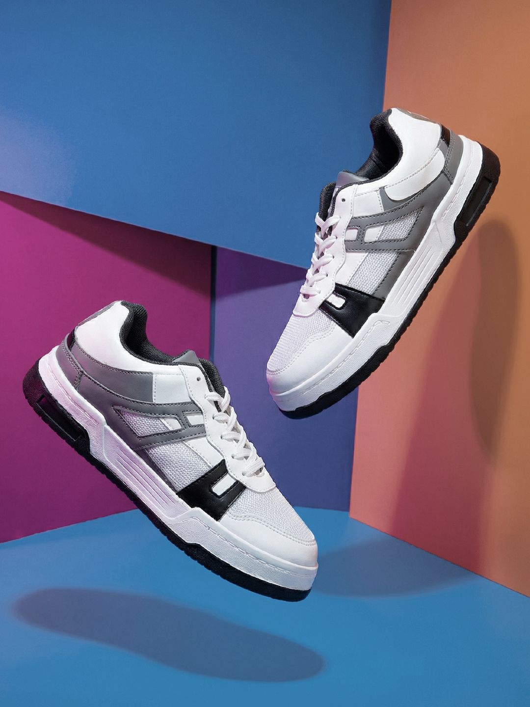 Kook N Keech Men Colourblocked Sneakers