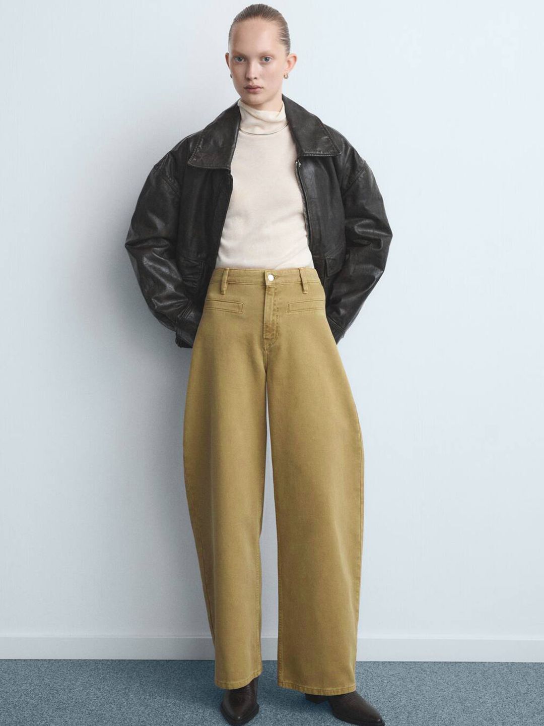Pure Cotton Barrel Fit Mid-Rise Jeans