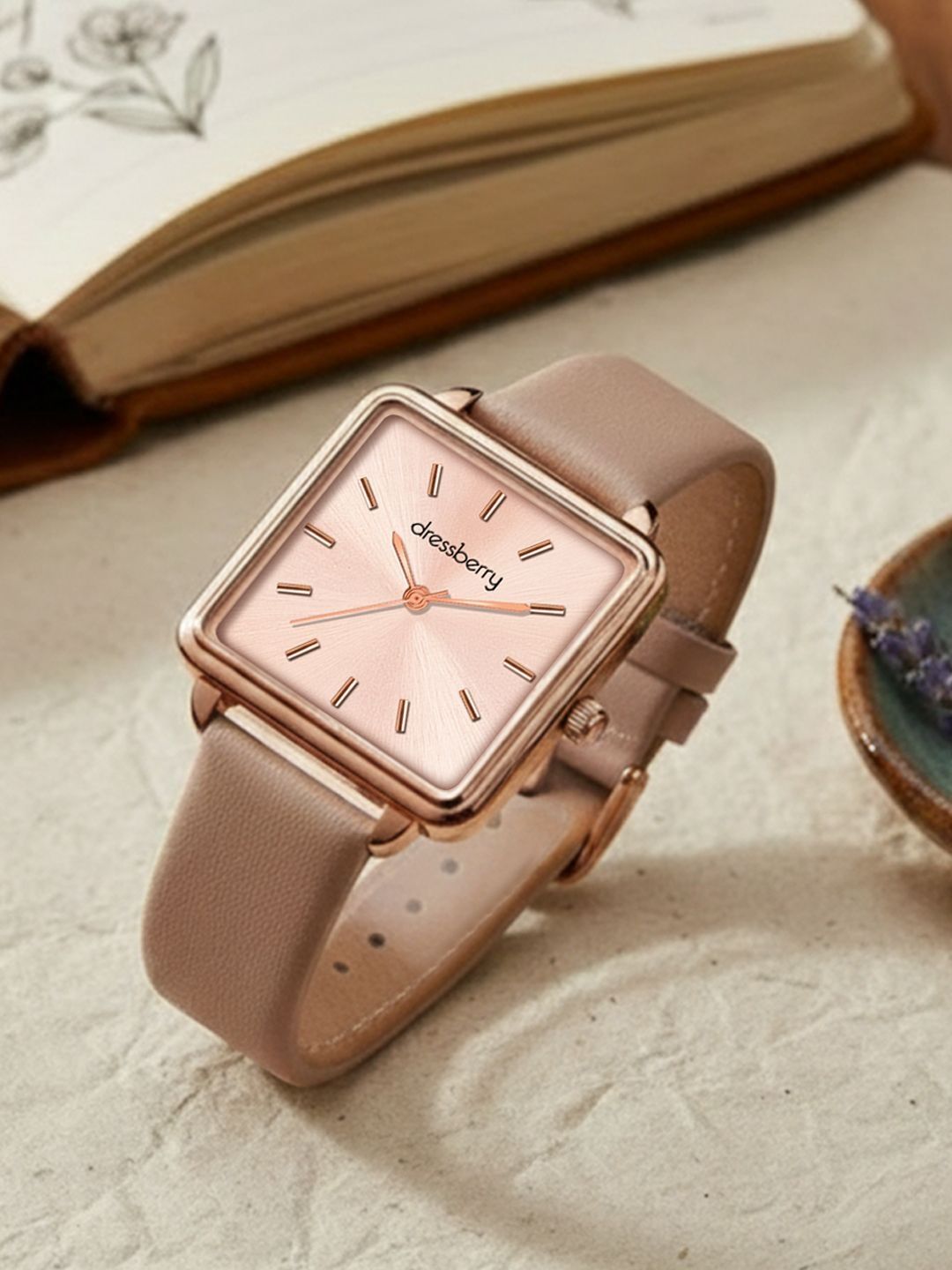 DressBerry Women Dial & Leather Straps Analogue Watch HOBDB-507-BR