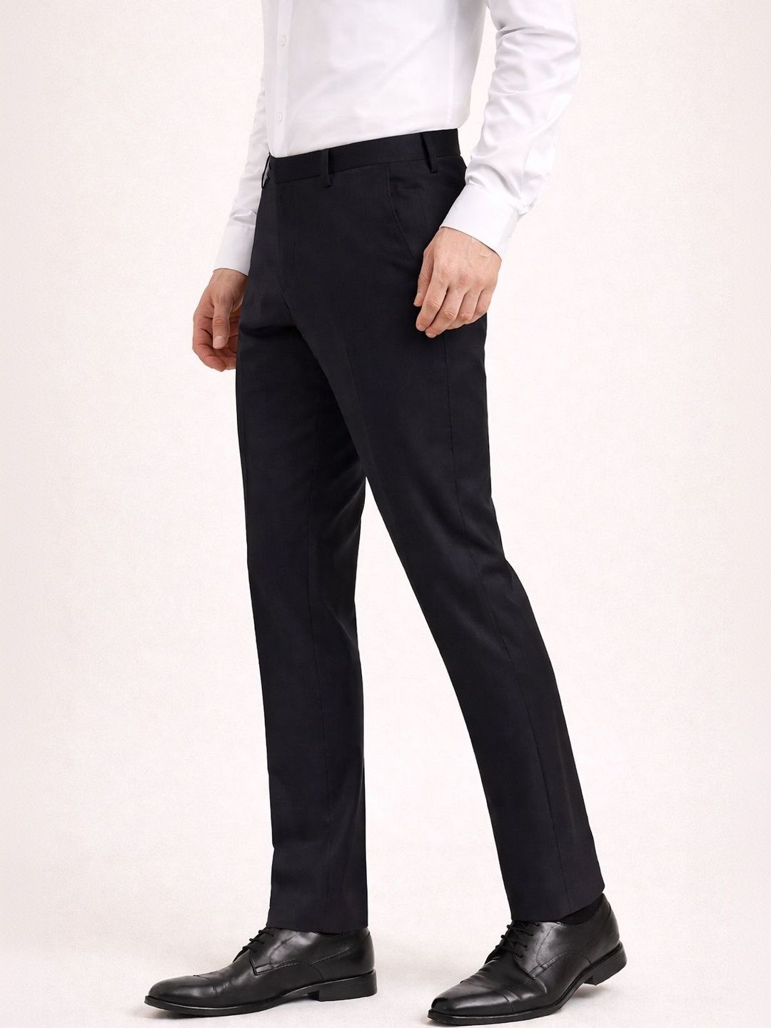 INVICTUS Men Urban Slim Slim Fit Wrinkle Free Trousers
