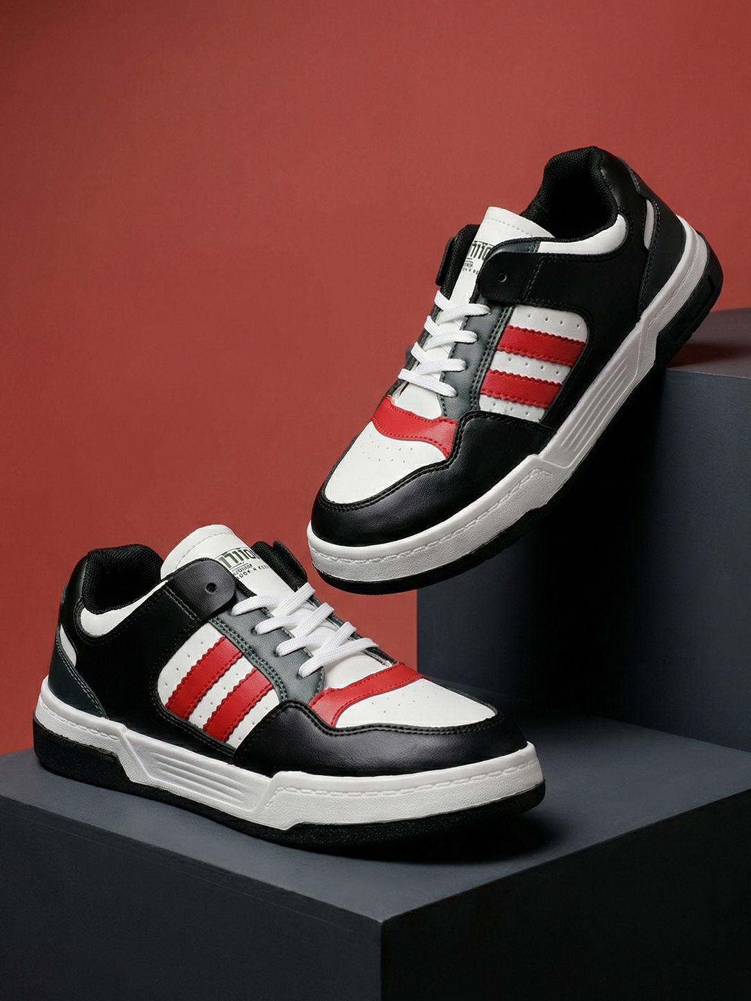 Kook N Keech Men Colourblocked Sneakers