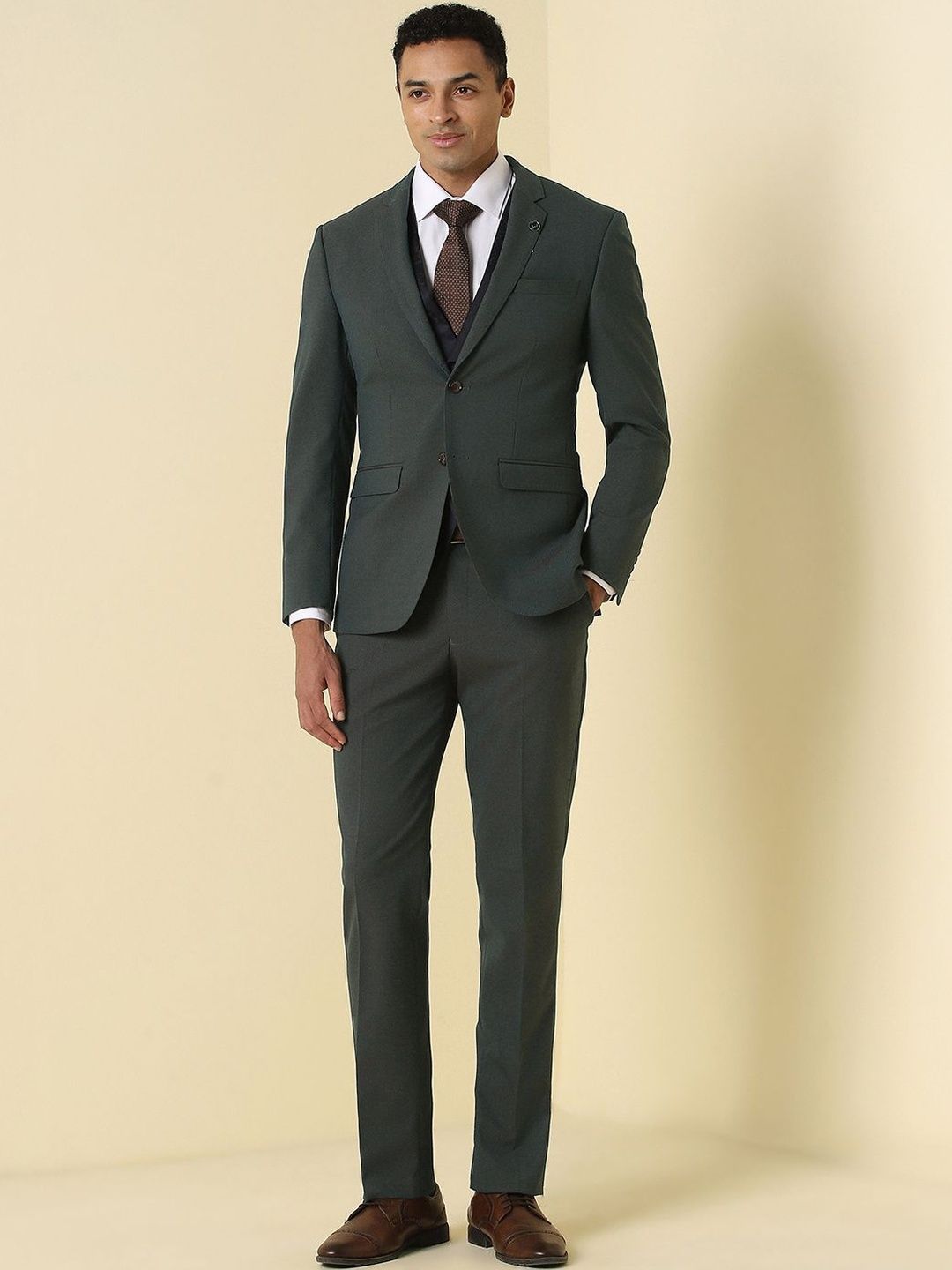 Allen Solly Slim-Fit Single-Breasted Three-Piece Suit deal from myntra Allen Solly Slim-Fit Single-Breasted Three-Piece Suit deal from myntra