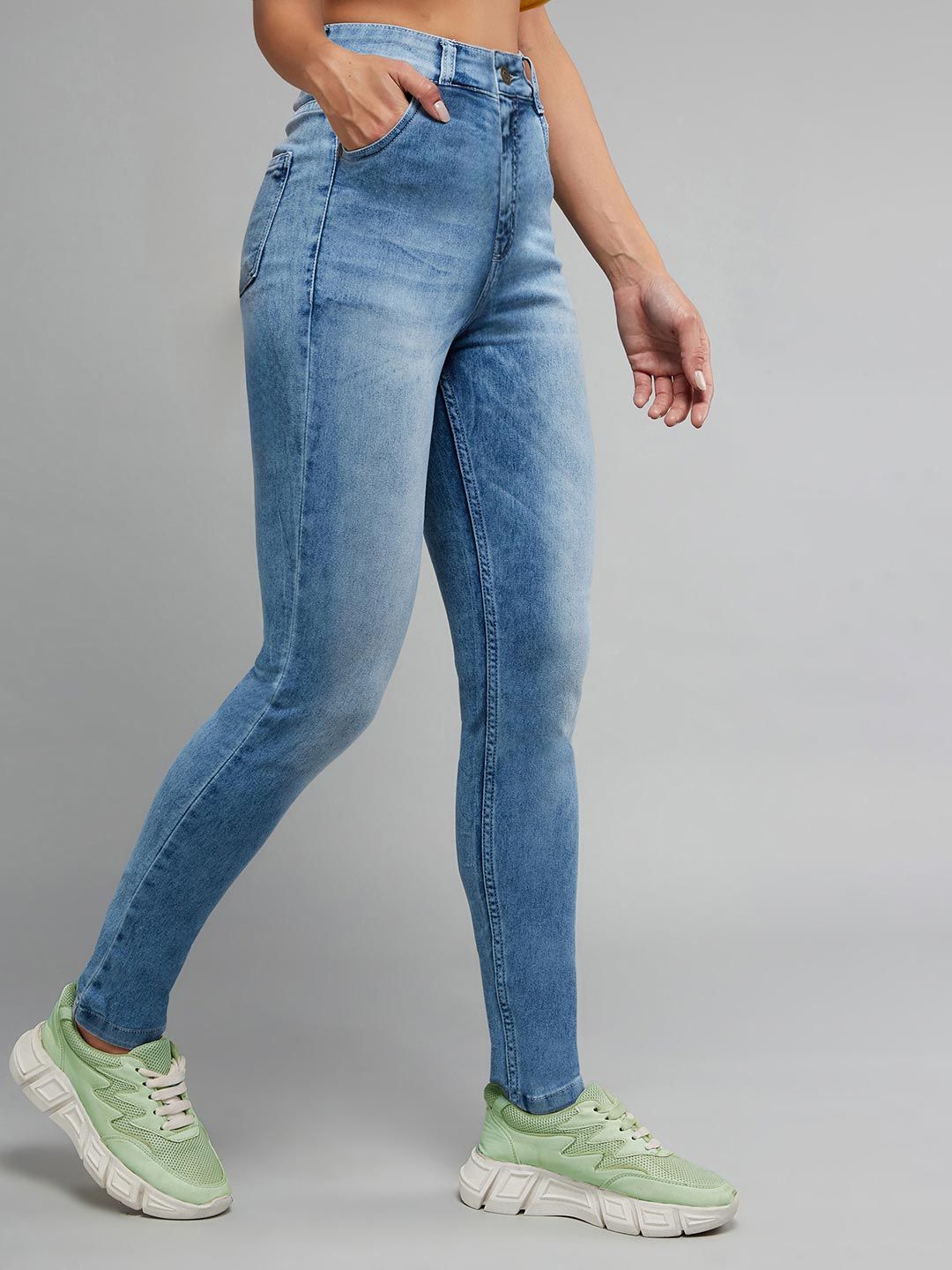 DOLCE CRUDO Women Slim Fit High-Rise Low Distress Heavy Fade Stretchable Jeans