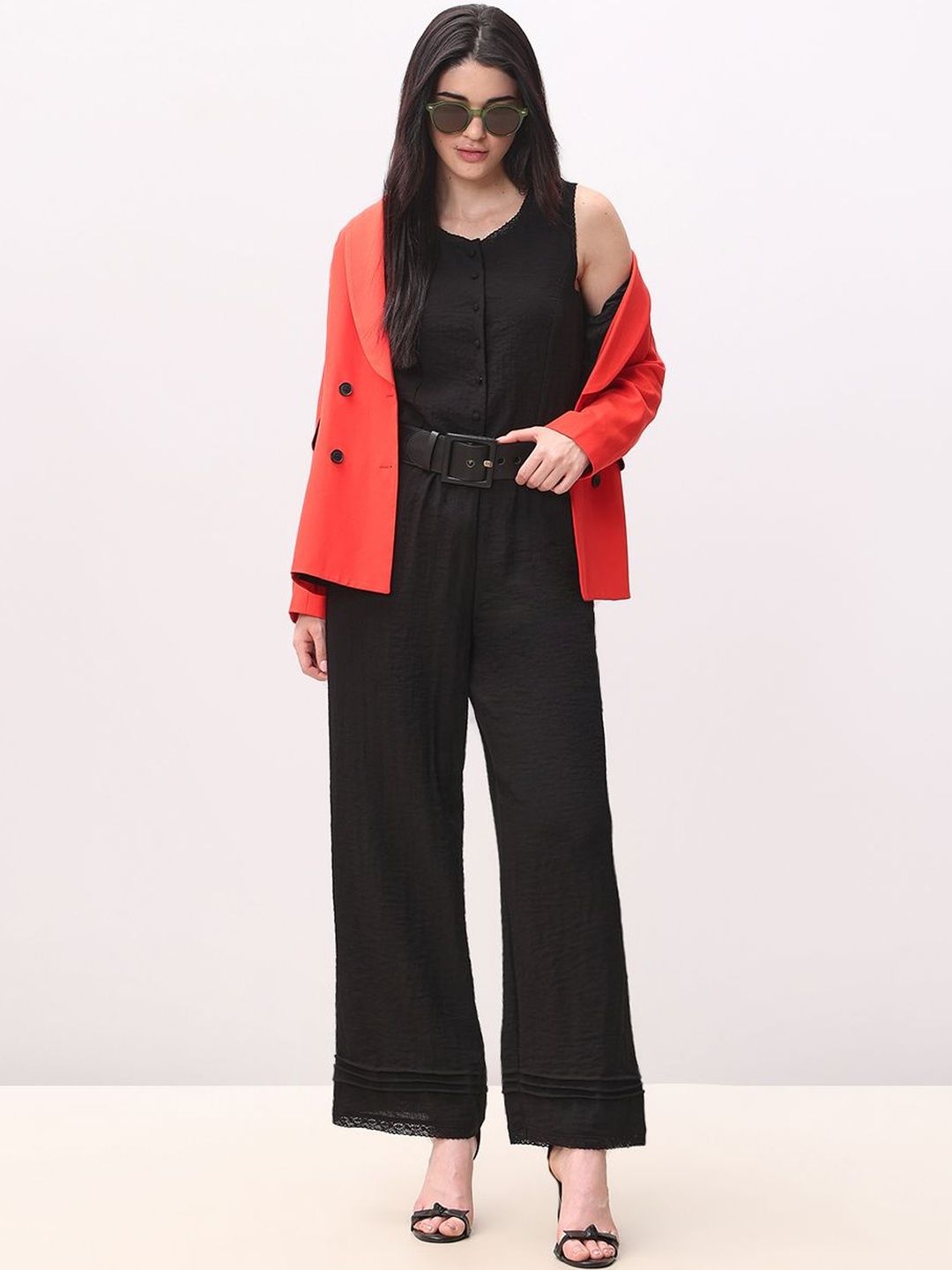 Women High-Rise Trousers Vero Moda Women Textured High-Rise Easy Wash Trousers