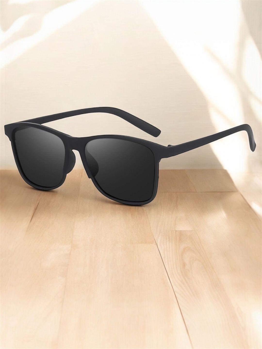 IFLASH Unisex Black Lens & Black Square Sunglasses with