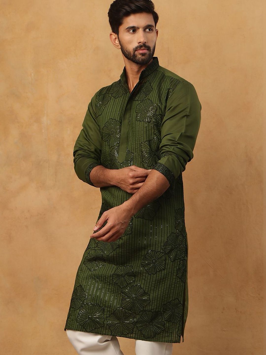 Jompers Men Floral Embroidered Thread Work Kurta