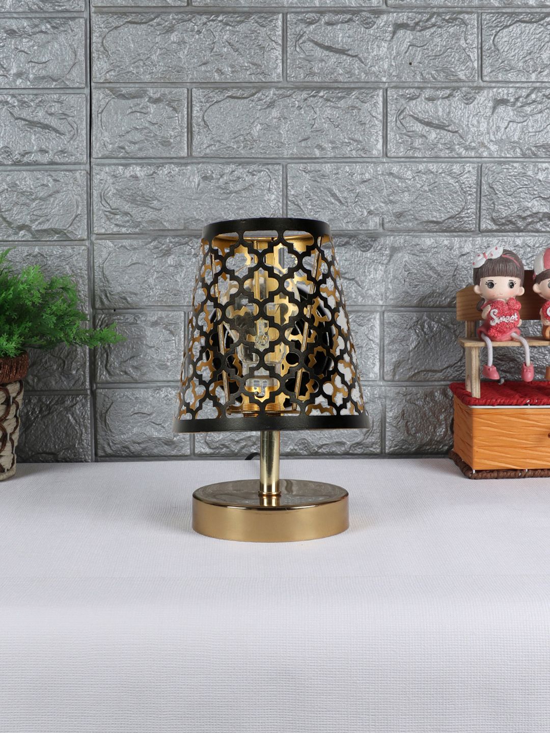 Aura Black Textured Metal Traditional Frusturical Shaped Table Lamp