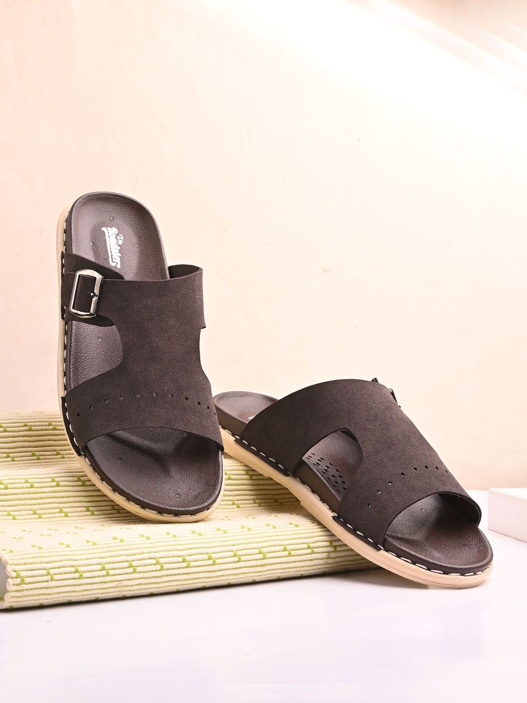 The Roadster Lifestyle Co Men Open-Toe Comfort Sandals