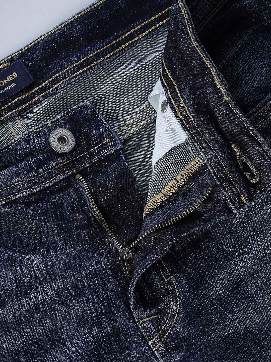 Regular Fit Low-Rise Mildly Distressed Heavy Fade Stretchable Jeans