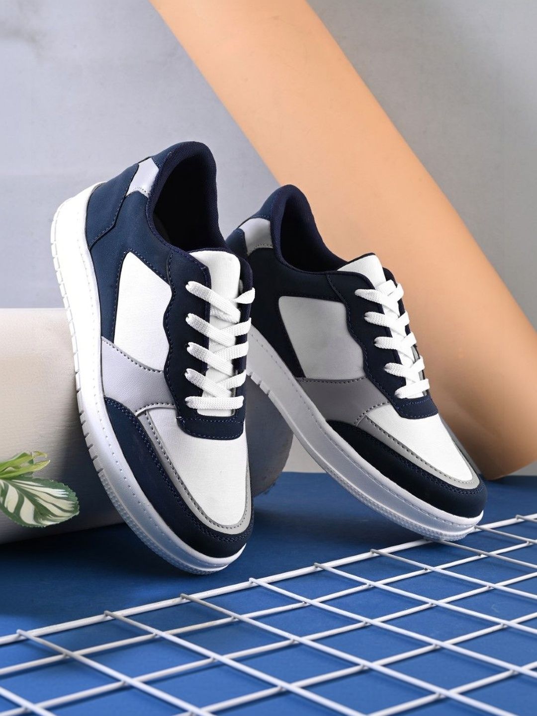 The Roadster Lifestyle Co Men Colourblocked Round Toe Lace-Ups Sneakers