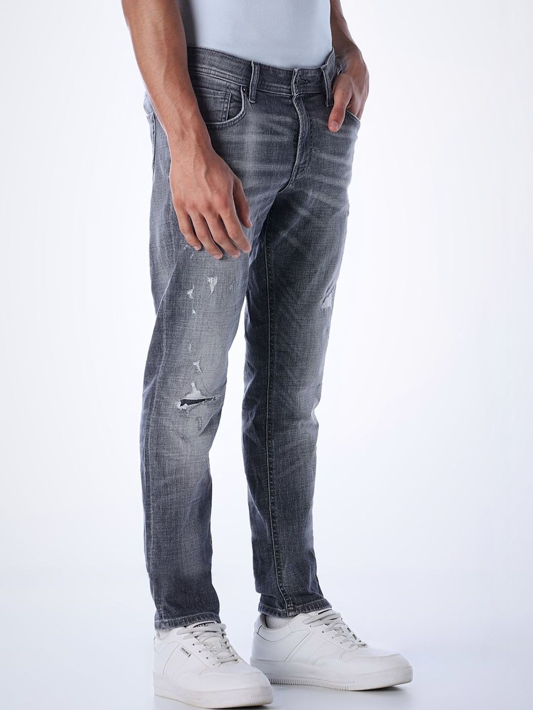 Regular Fit Low-Rise Mildly Distressed Heavy Fade Stretchable Jeans