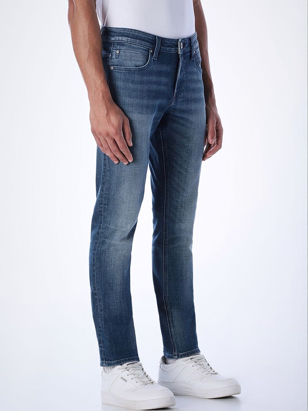 Regular Fit Low-Rise Light Fade Stretchable Jeans