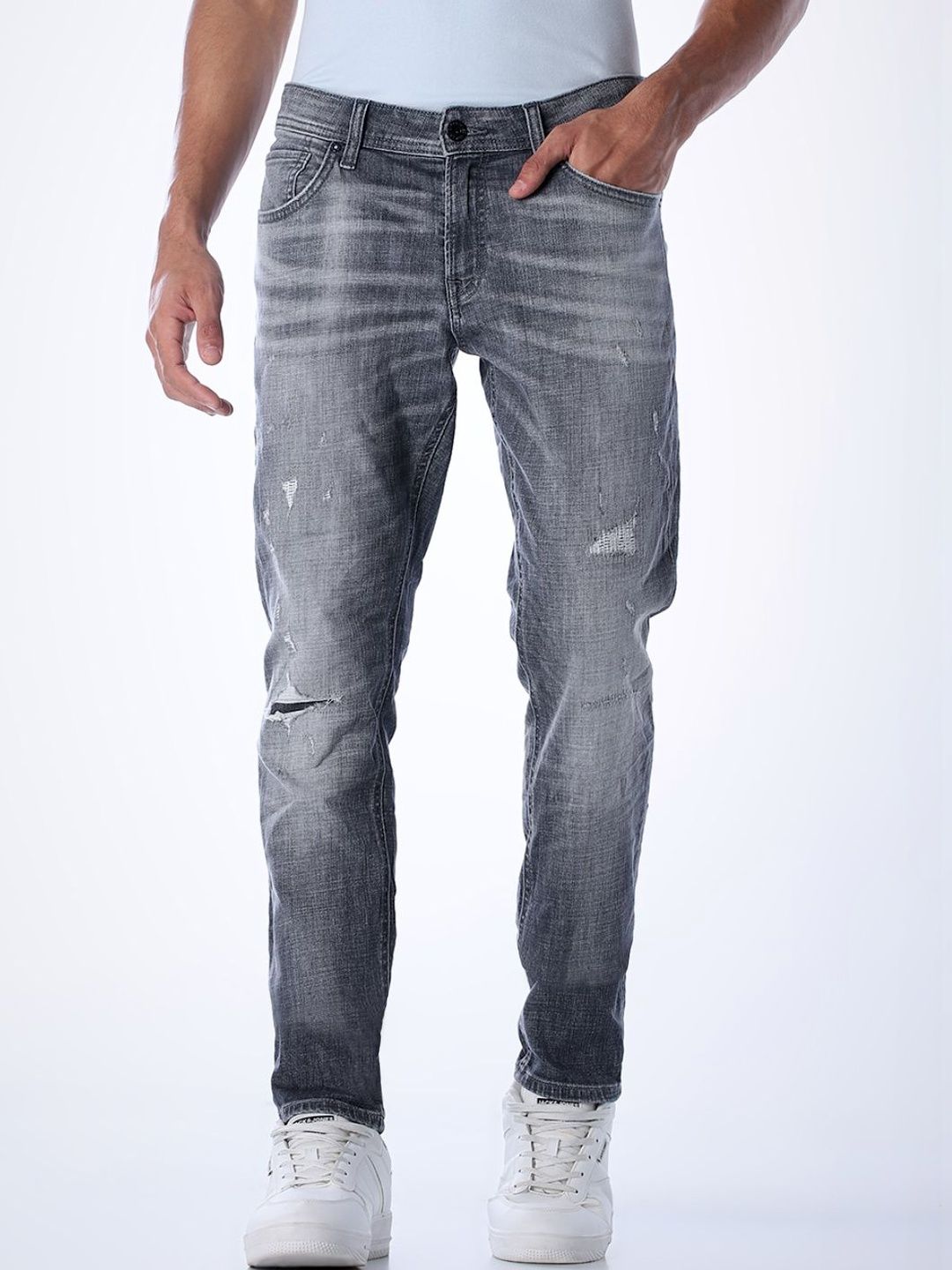 Regular Fit Low-Rise Mildly Distressed Heavy Fade Stretchable Jeans