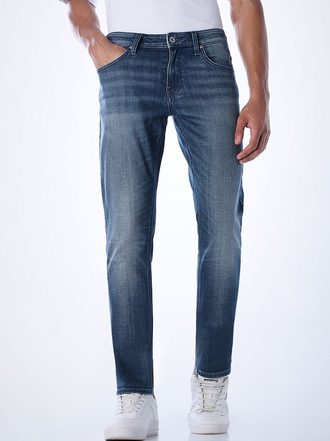 Regular Fit Low-Rise Light Fade Stretchable Jeans