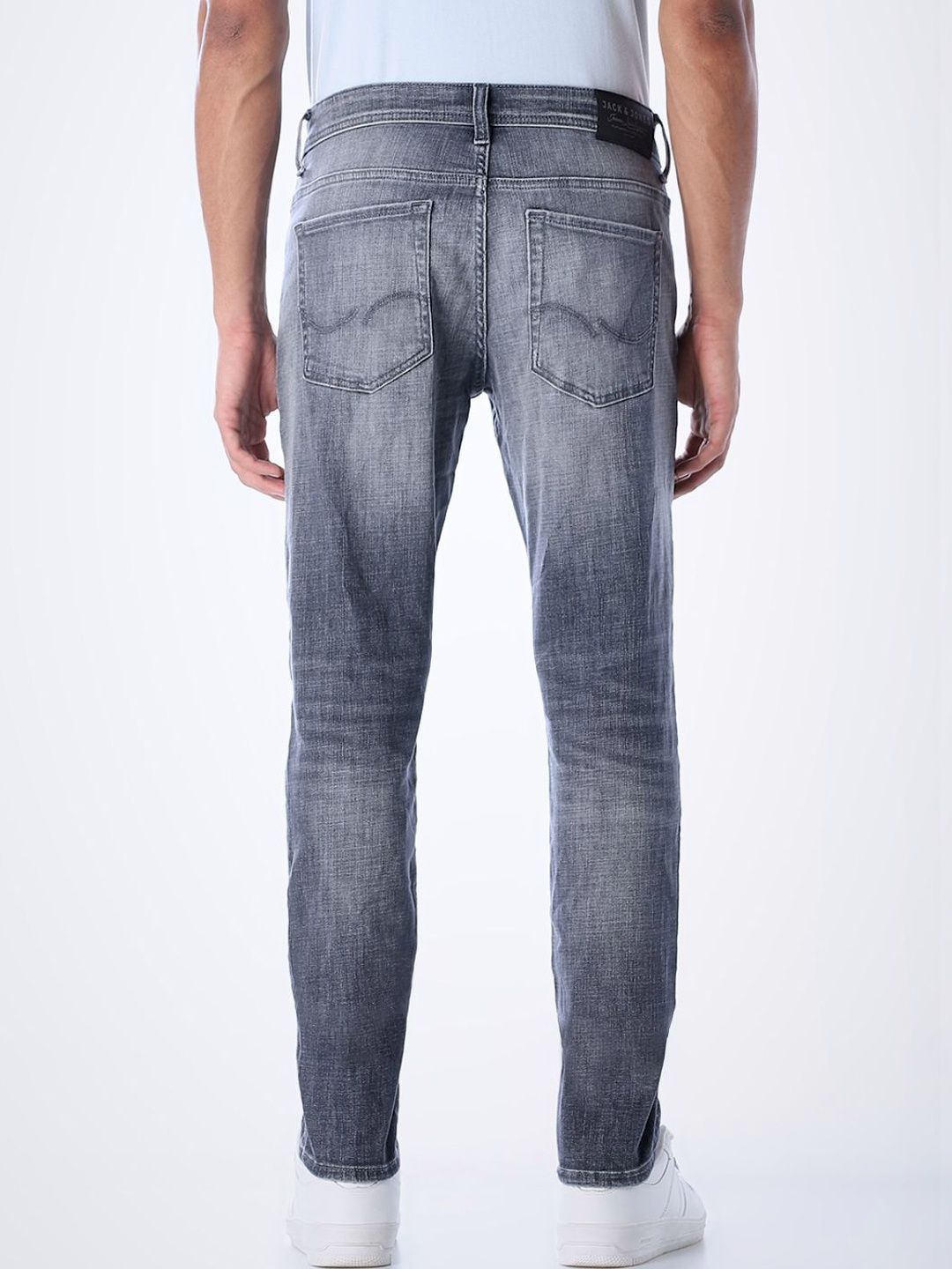 Regular Fit Low-Rise Mildly Distressed Heavy Fade Stretchable Jeans