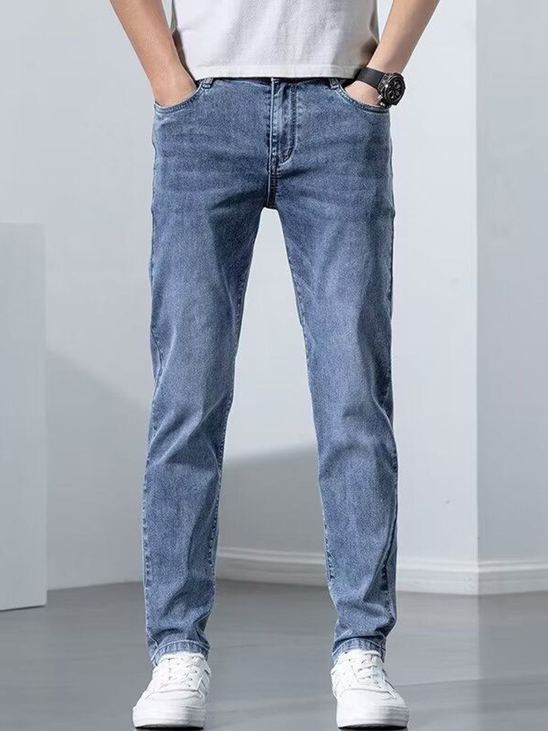 Suo Men Regular Fit Mid-Rise Light Fade Jeans