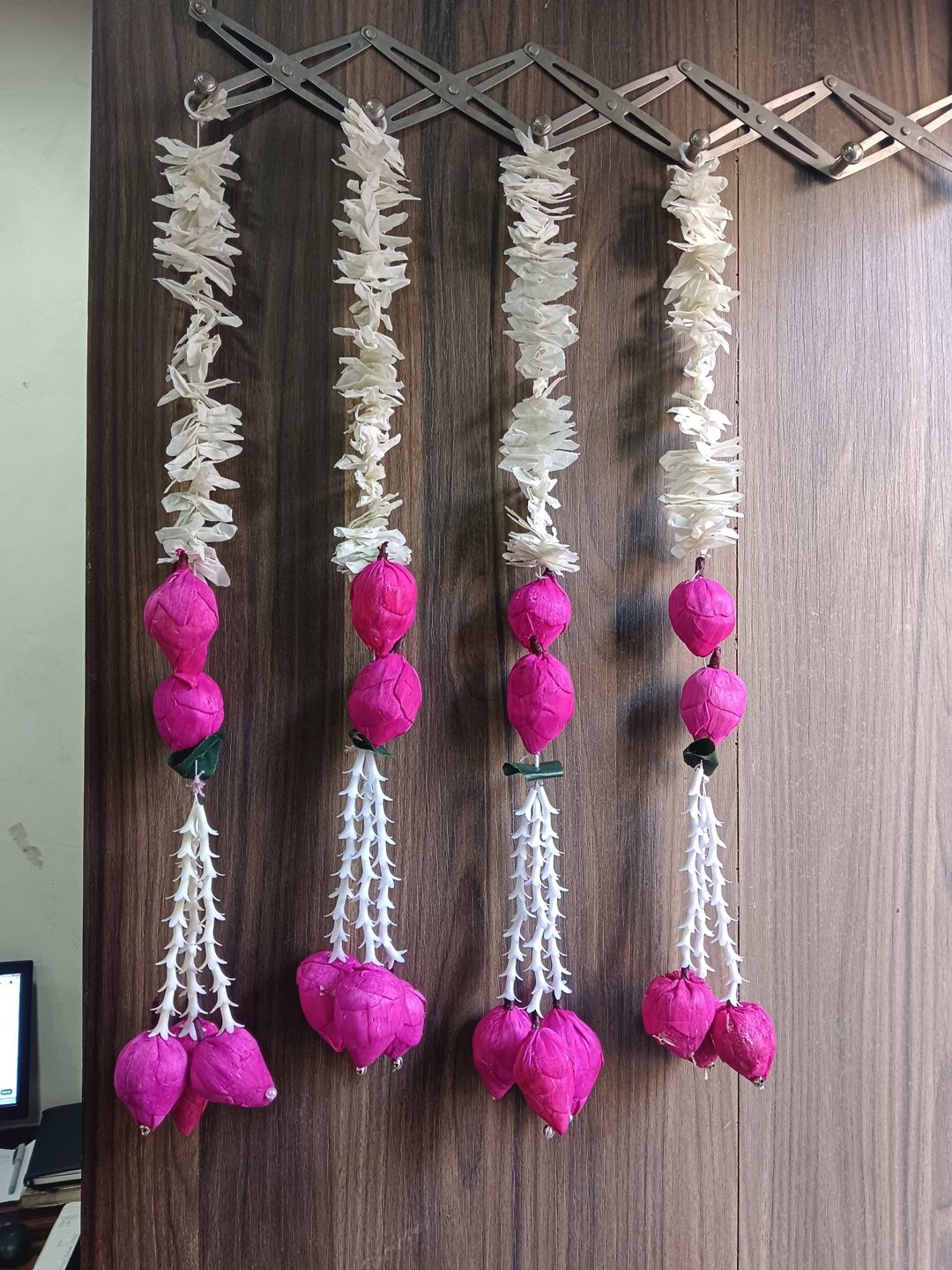 Nutts 4Pcs White & Pink Textured Papergajra Garlands