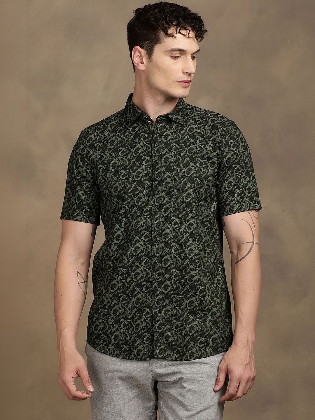 Turtle Men Relaxed Slim Fit Printed Casual Shirt