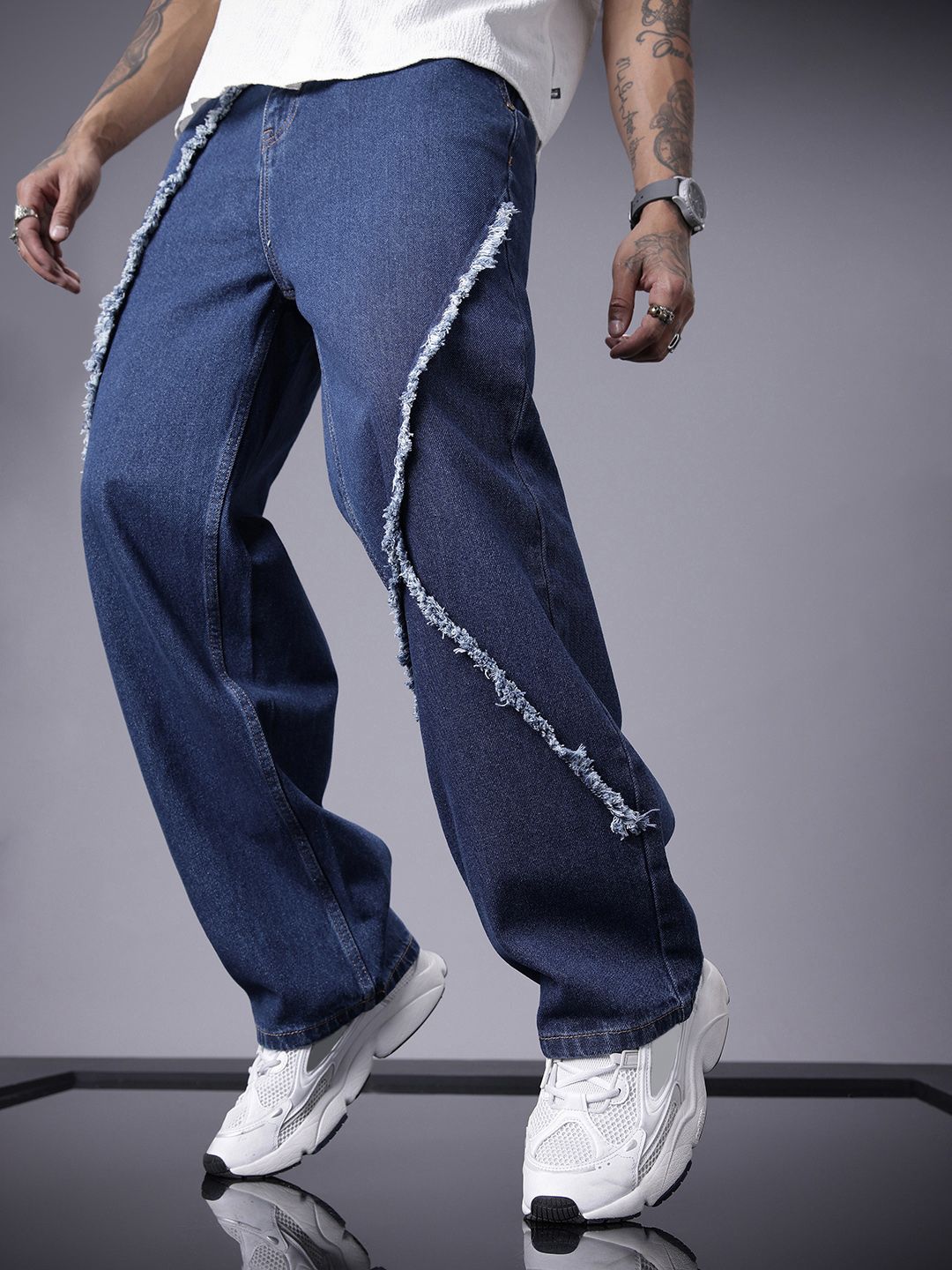 SOKO STREET Men Pure Cotton Relaxed Fit Frayed Detail Jeans