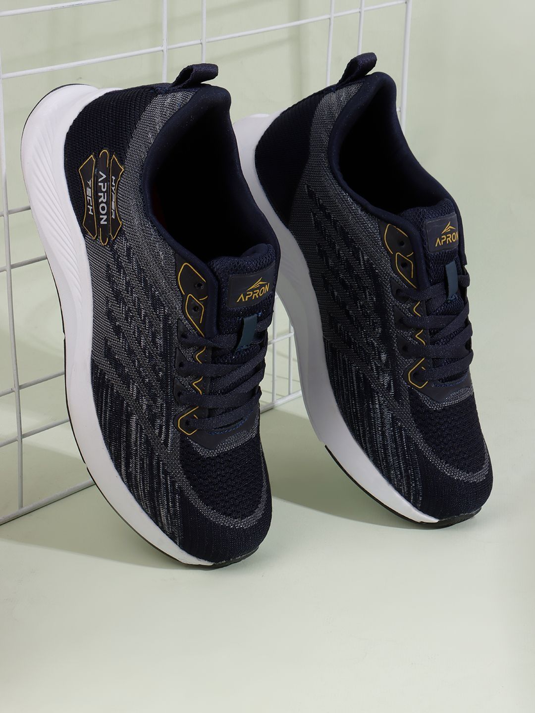 APRON Men Mesh Running Non-Marking Shoes